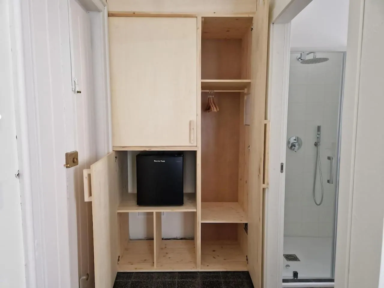 Pensión Lostabile Guesthouse & Coworking Bari Italia