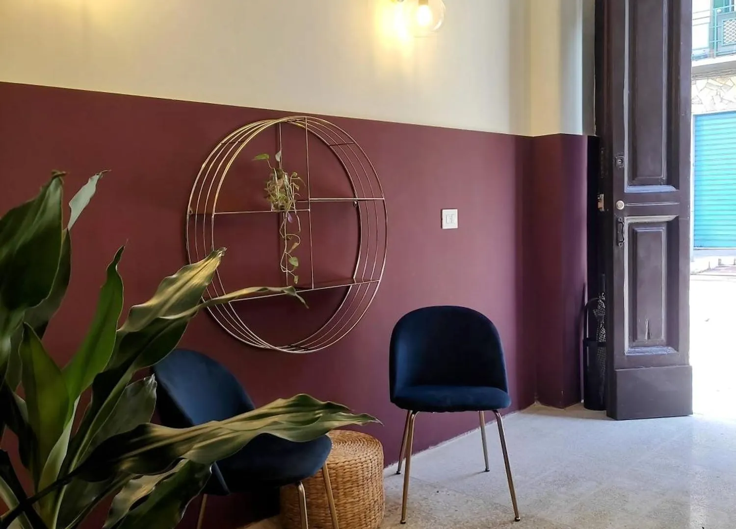 Lostabile Guesthouse & Coworking Bari 0*,  Italia